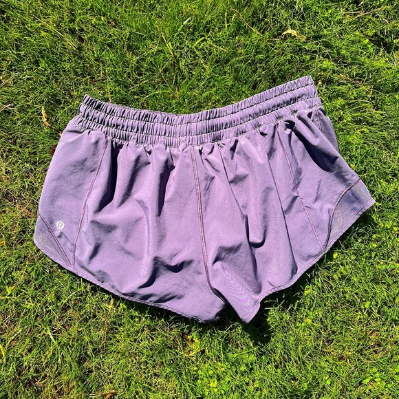 Lululemon Hotty Hot Short II LR *2.5" - Picture 6 of 9